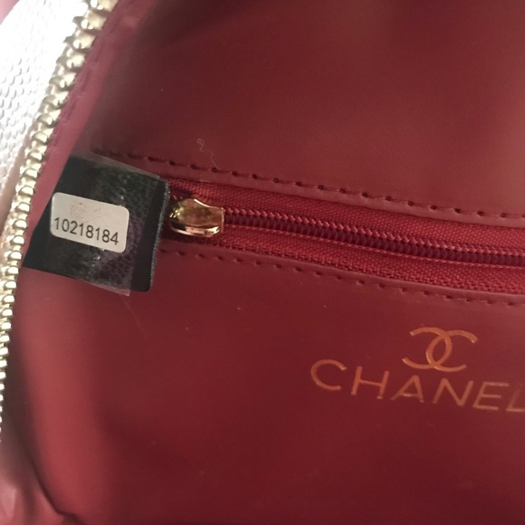 Woman’s Vintages CC Tan Quilted Round Bag *Firm Priced* - Picture 13 of 13